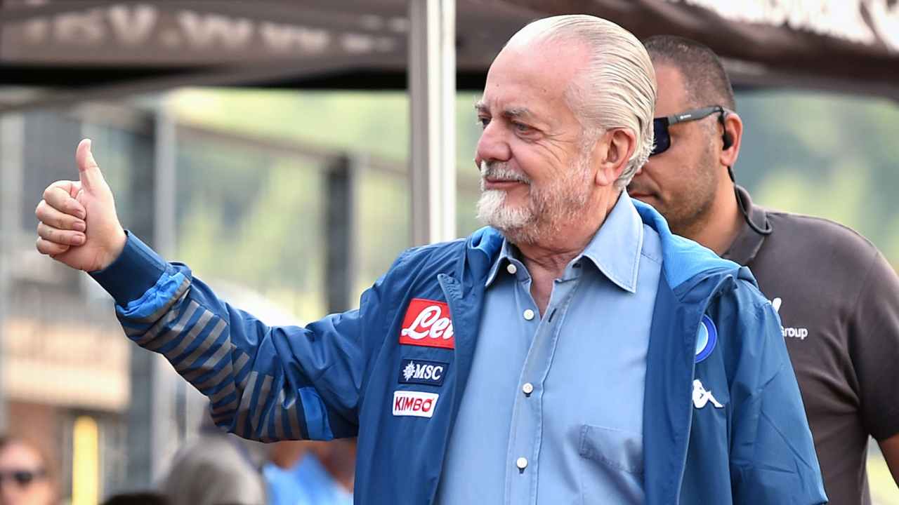 De Laurentiis fa segno okay