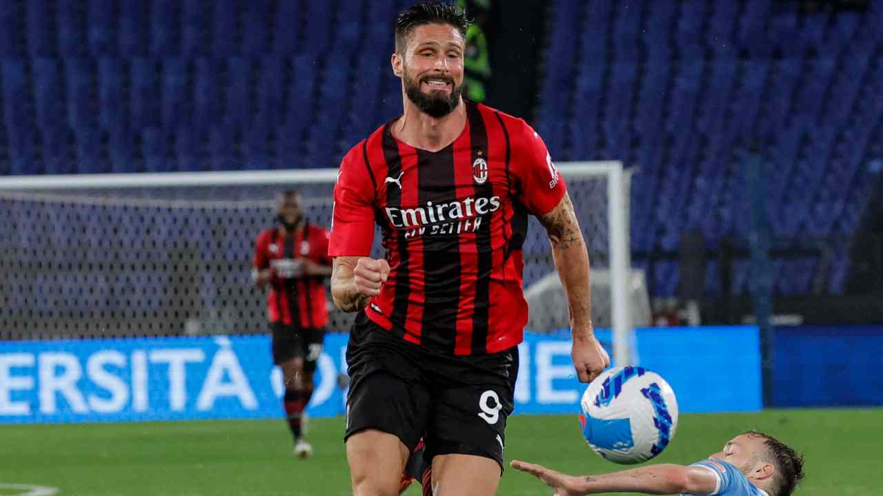 Giroud in azione con la maglia del Milan