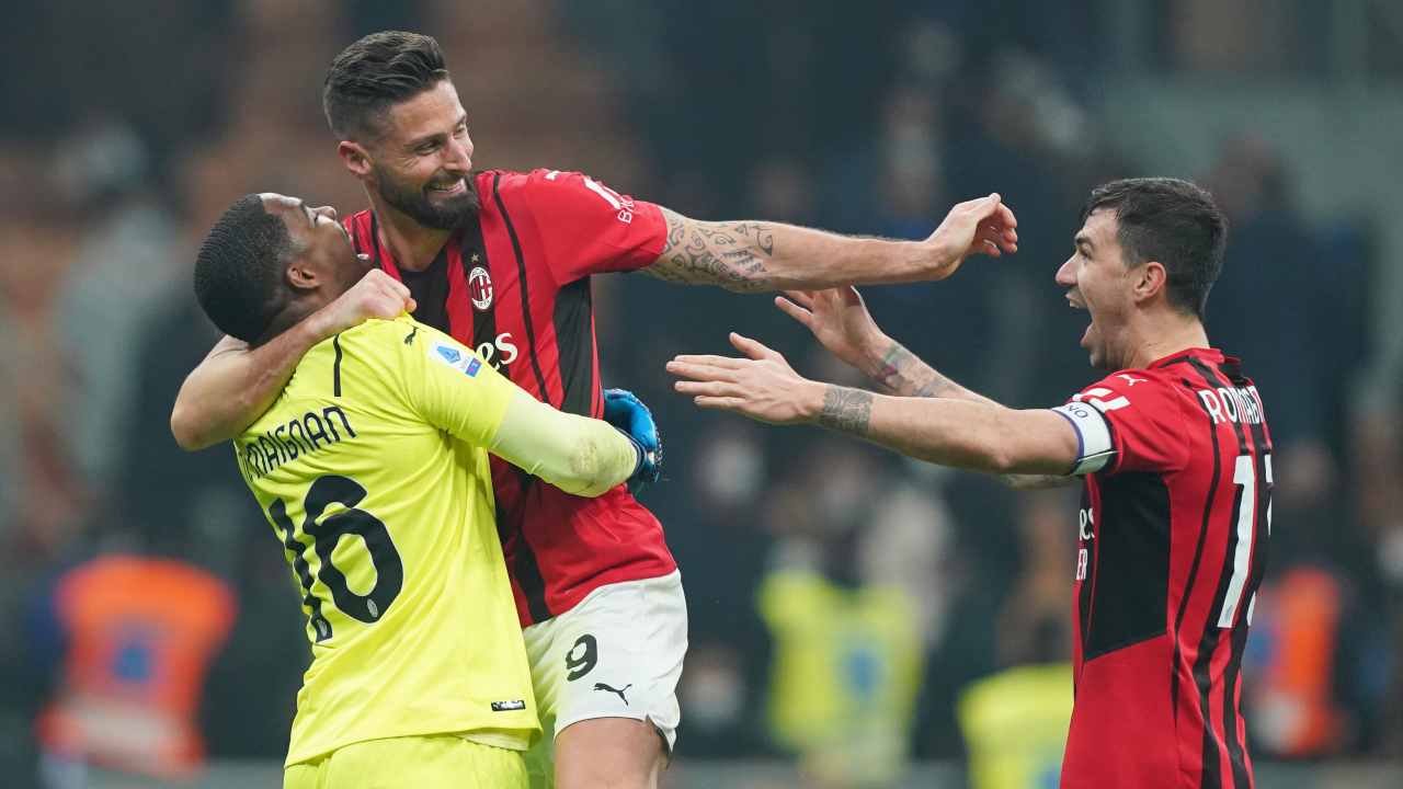 Giroud esulta con Maignan e Romagnoli