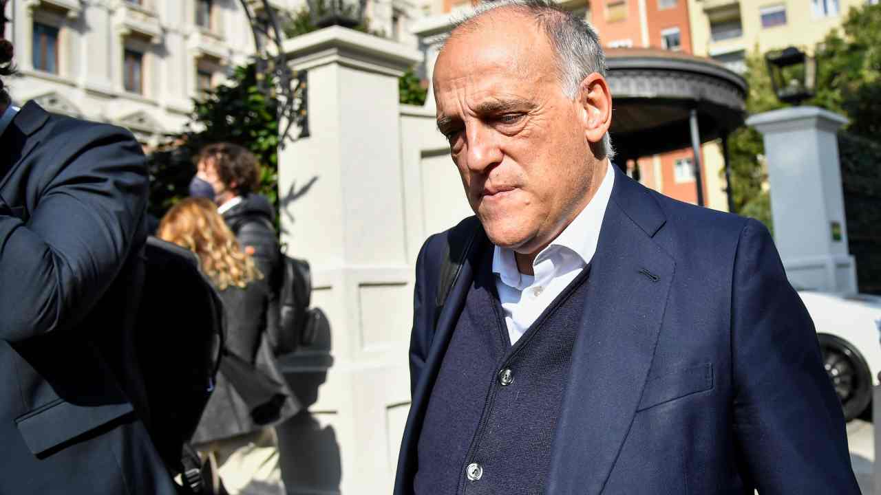 Presidente Javier Tebas guarda in basso