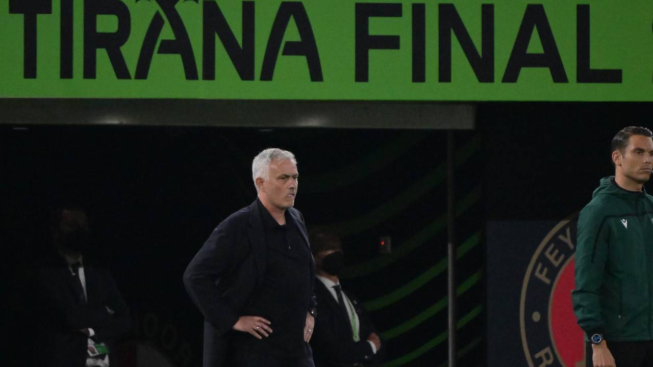 Mourinho osserva in campo Roma