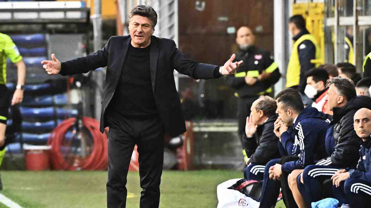 Mazzarri allarga le braccia e si lamenta Cagliari