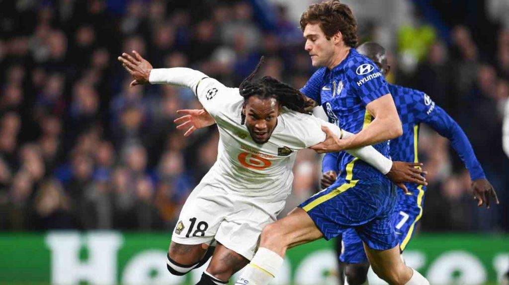 Renato Sanches contrastato da Marcos Alonso