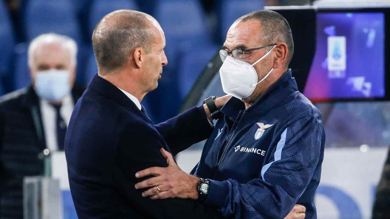 Massimiliano Allegri e Maurizio Sarri si abbracciano e si salutano