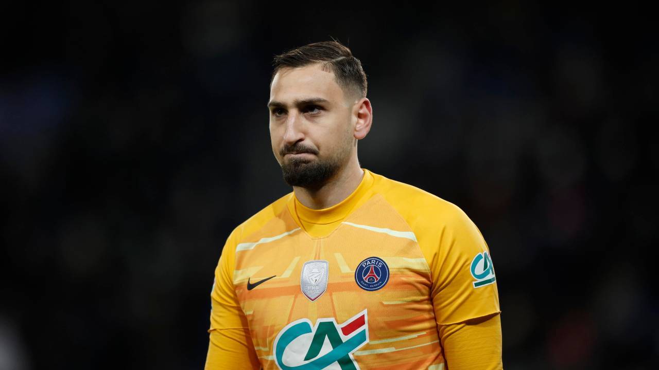 Donnarumma con l'espressione contrariata PSG