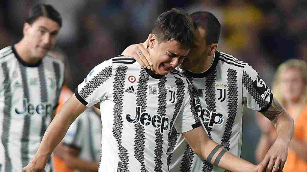 Dybala piange consolato da Bonucci Juventus