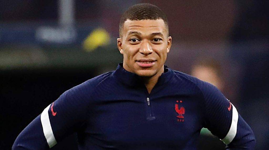 Mbappé sorride