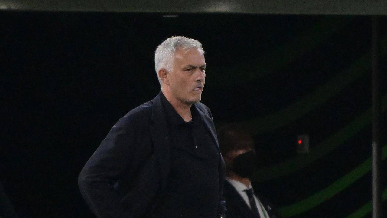 Mourinho osserva perplesso Roma