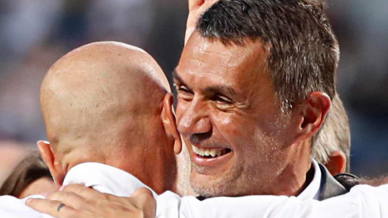 Maldini e Pioli si abbracciano e sorridono Milan