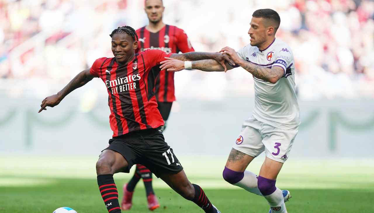 Rafael Leao a duello con Milinkovic