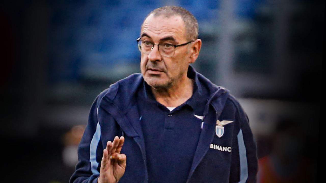 Maurizio Sarri dà indicazioni 