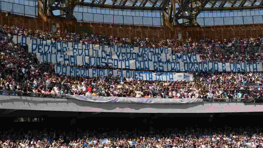 Lo striscione per Insigne apparso al Maradona