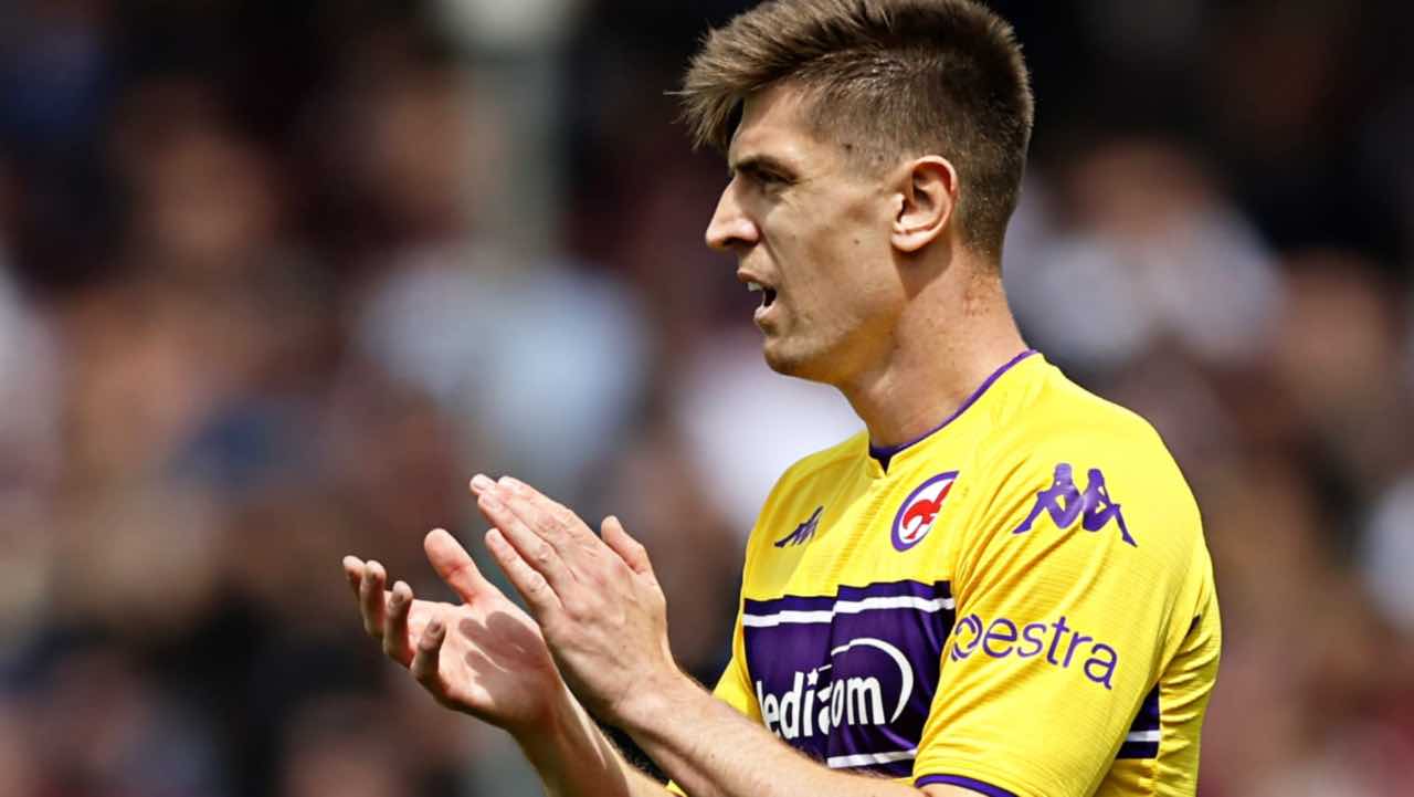 Piatek applaude alla Fiorentina