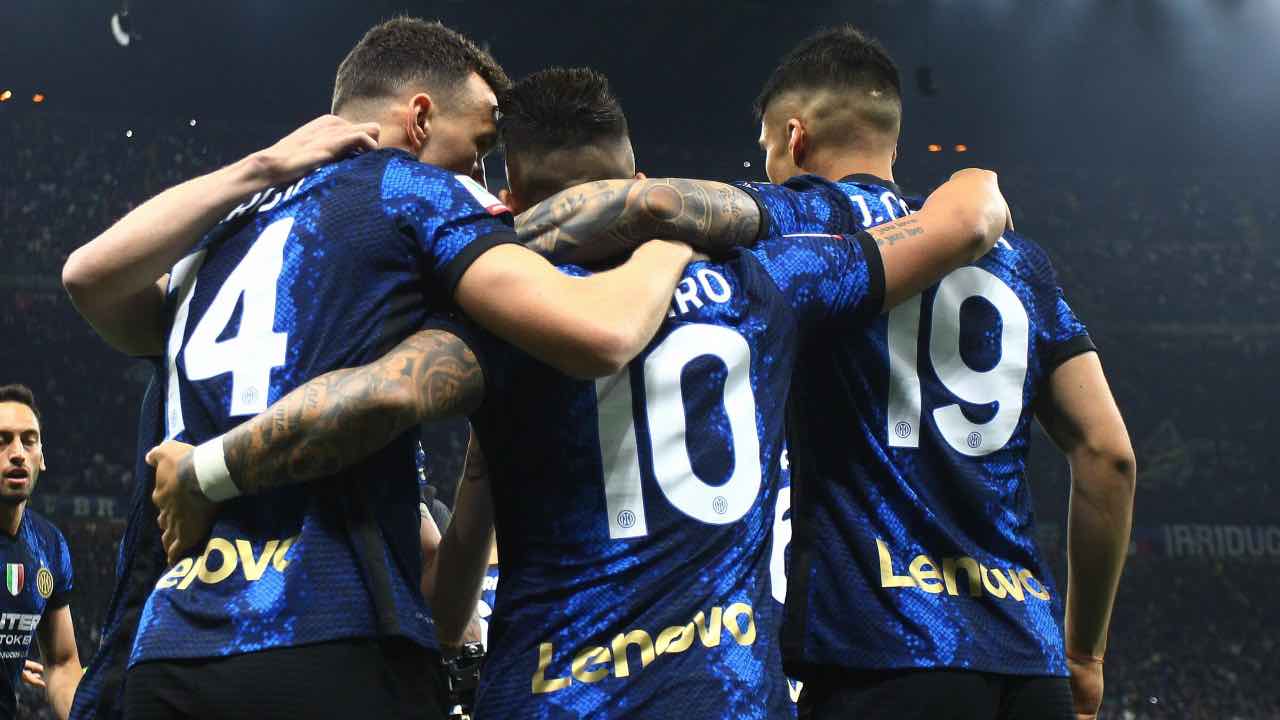 Giocatori dell'Inter festeggiato