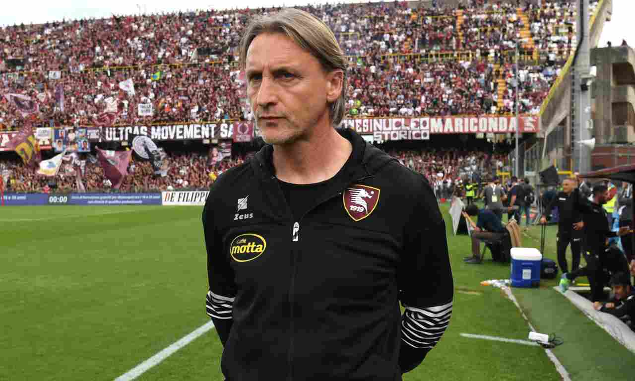 Salernitana-Cagliari, Nicola a bordo campo