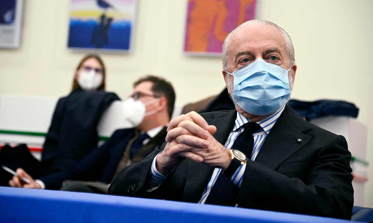 Napoli, il presidente De Laurentiis con la mascherina