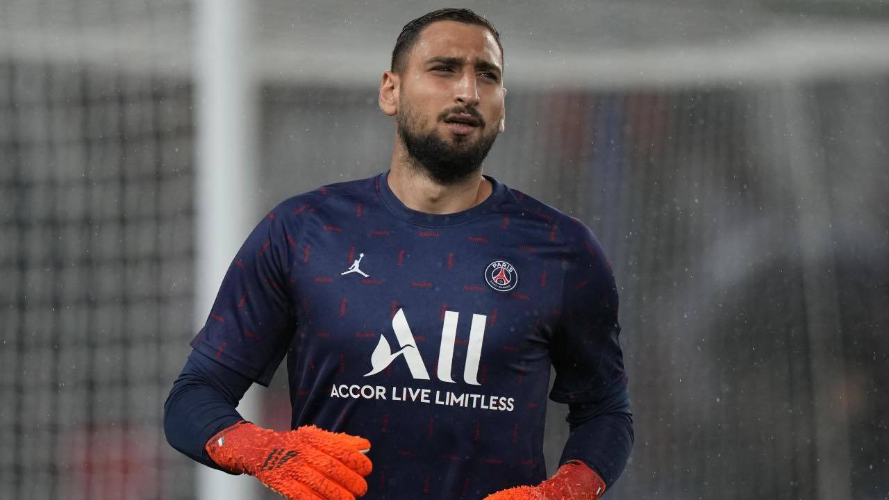 Gigio Donnarumma pensieroso