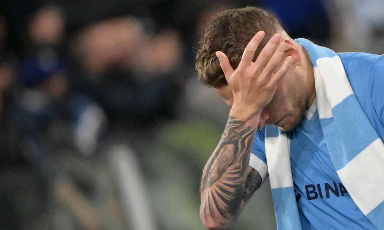 Lazio, Immobile si copre il volto