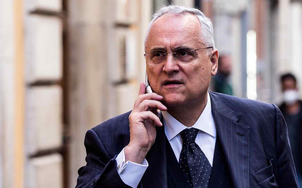 Lazio, Claudio Lotito al telefono