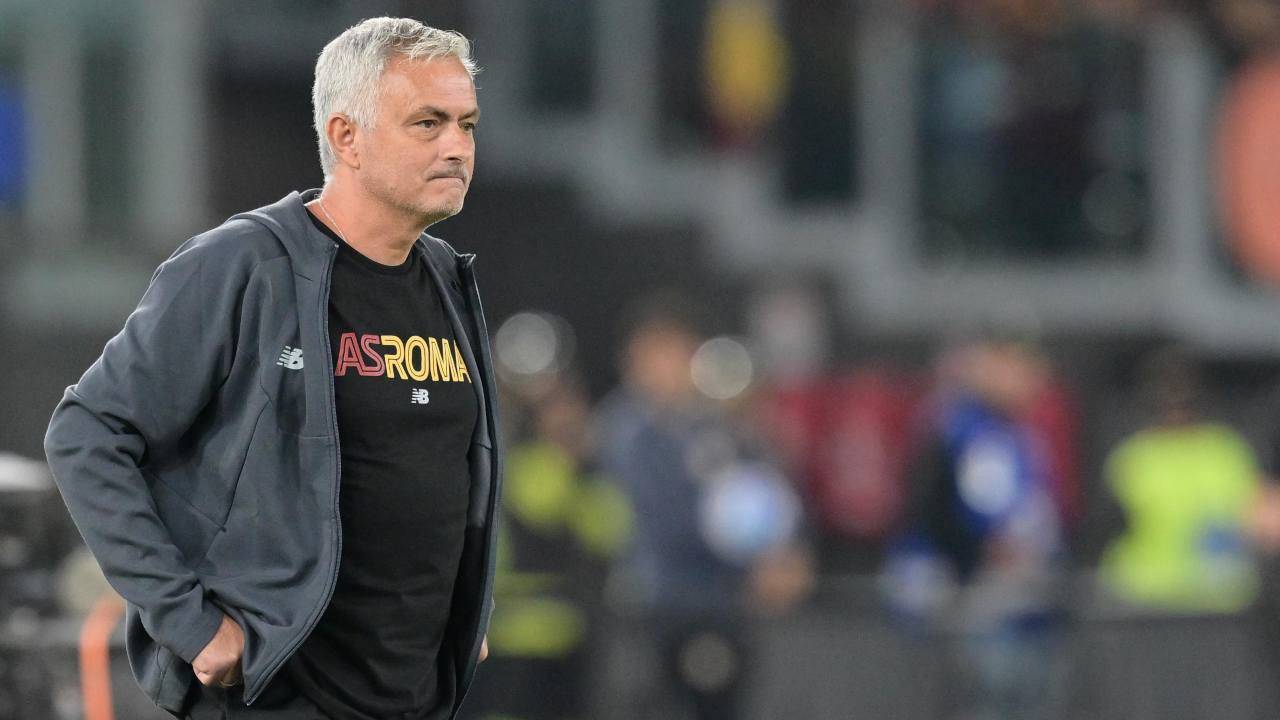Roma, Mourinho e i tifosi sconvolti: succede prima della finale col Feyenoord