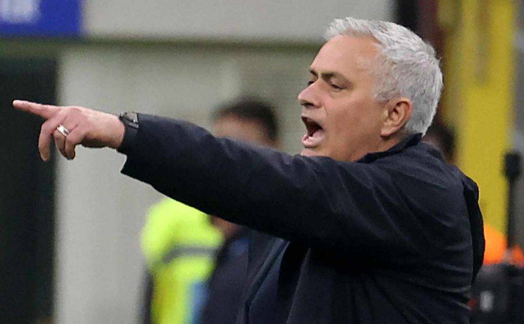 Roma-Bologna, Mourinho indica