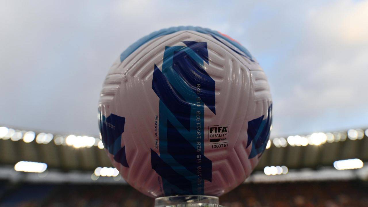 “Lascia il calcio”: dalla Premier alla Serie A solo sfiorata, arriva l’annuncio