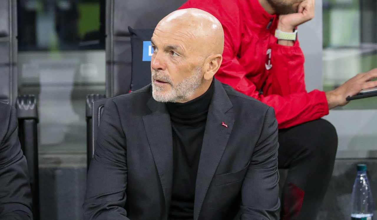 Milan, Pioli seduto in panchina