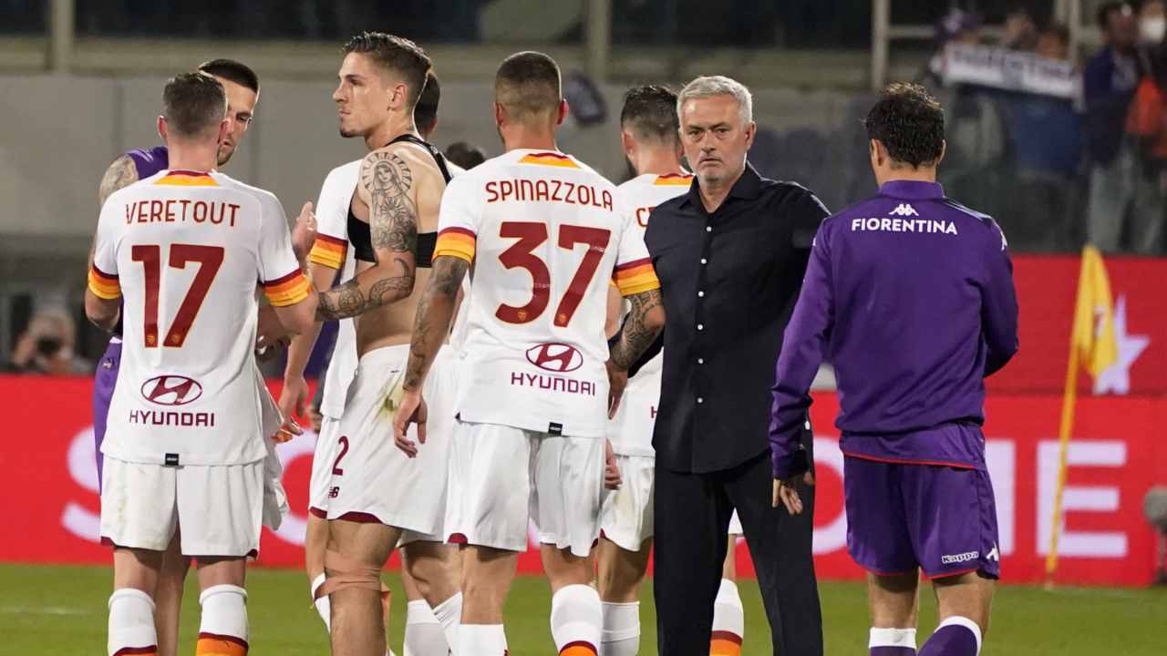 Mourinho con i giocatori della Roma