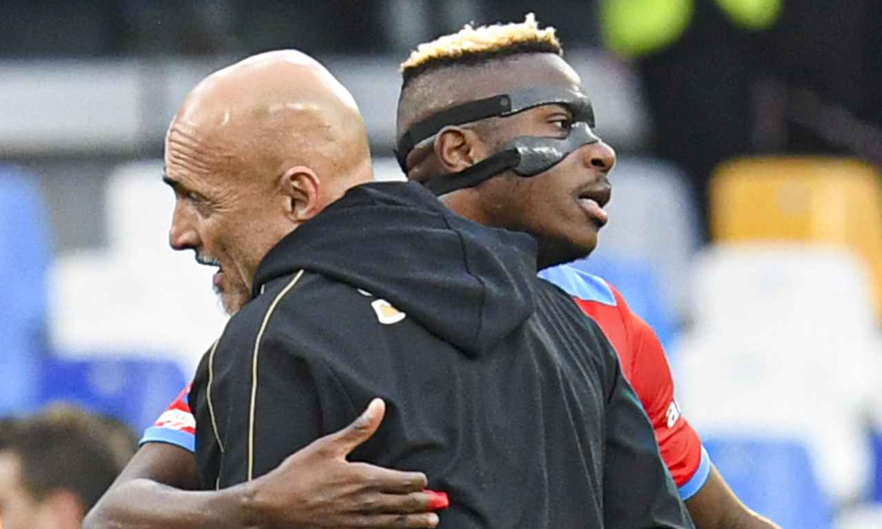 Napoli, Spalletti e Osimhen si abbracciano