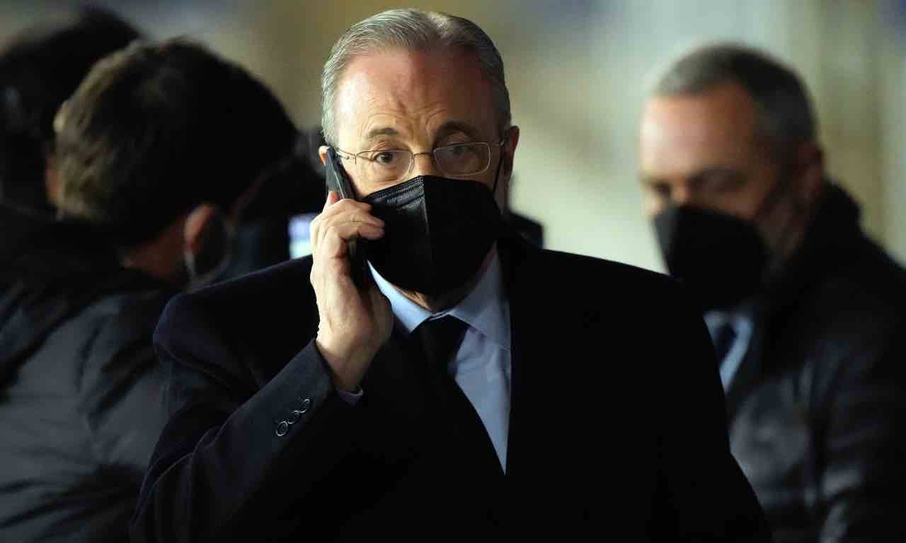 Florentino Perez al telefono