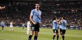 Cavani esulta con la nazionale dell'Uruguay