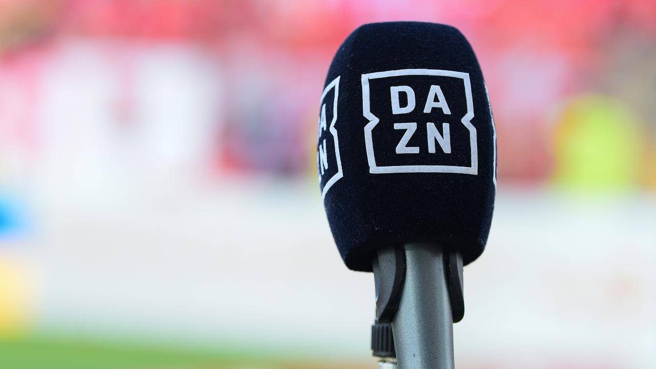Microfono con logo DAZN