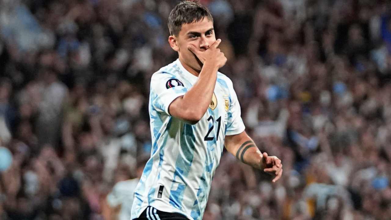 Dybala esulta 