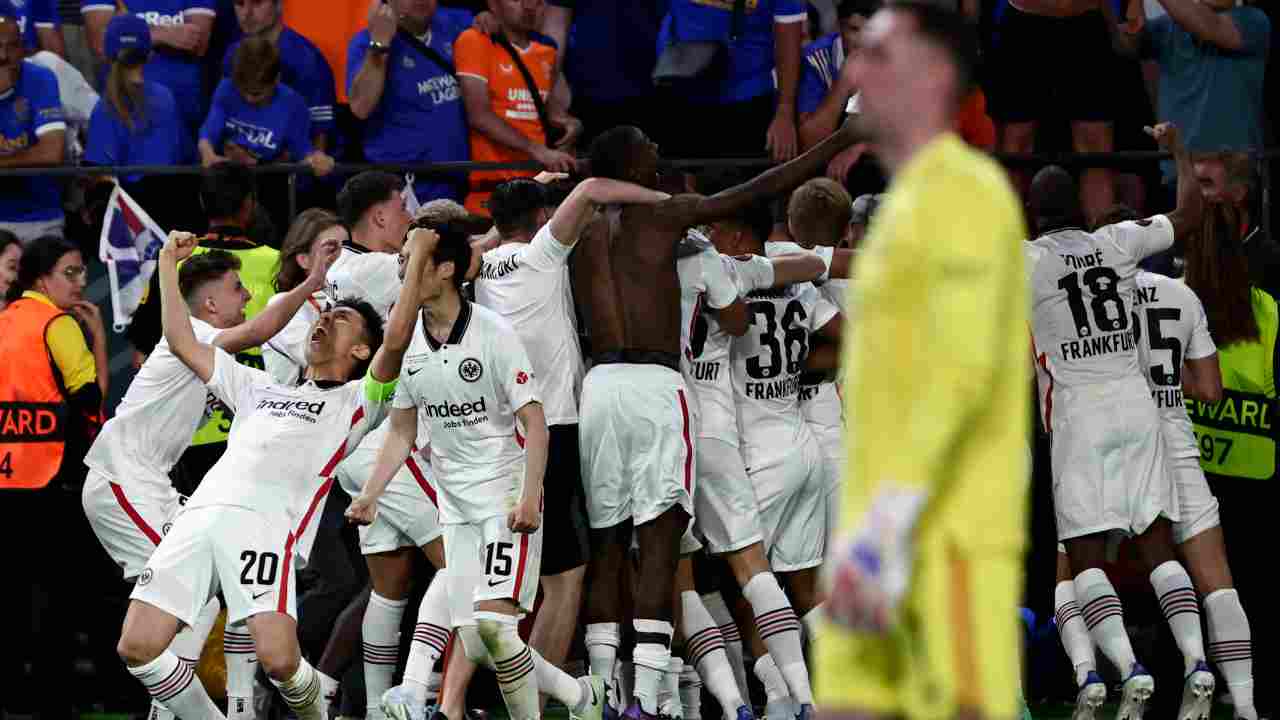 L'Eintracht Francoforte esulta dopo la rete di Borré in finale di Europa League