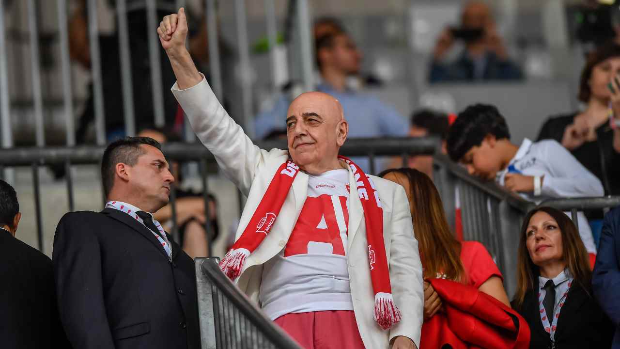 Galliani saluta e sorride Monza