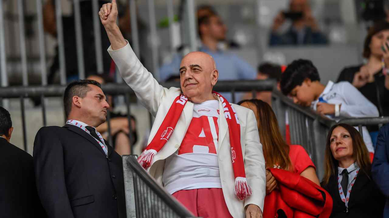 Galliani saluta e sorride Monza