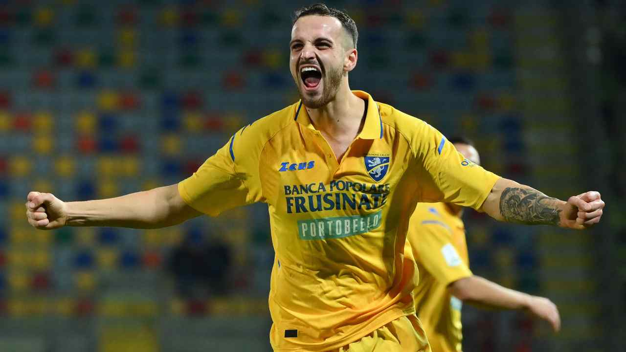 Gatti festeggia con la maglia del Frosinone