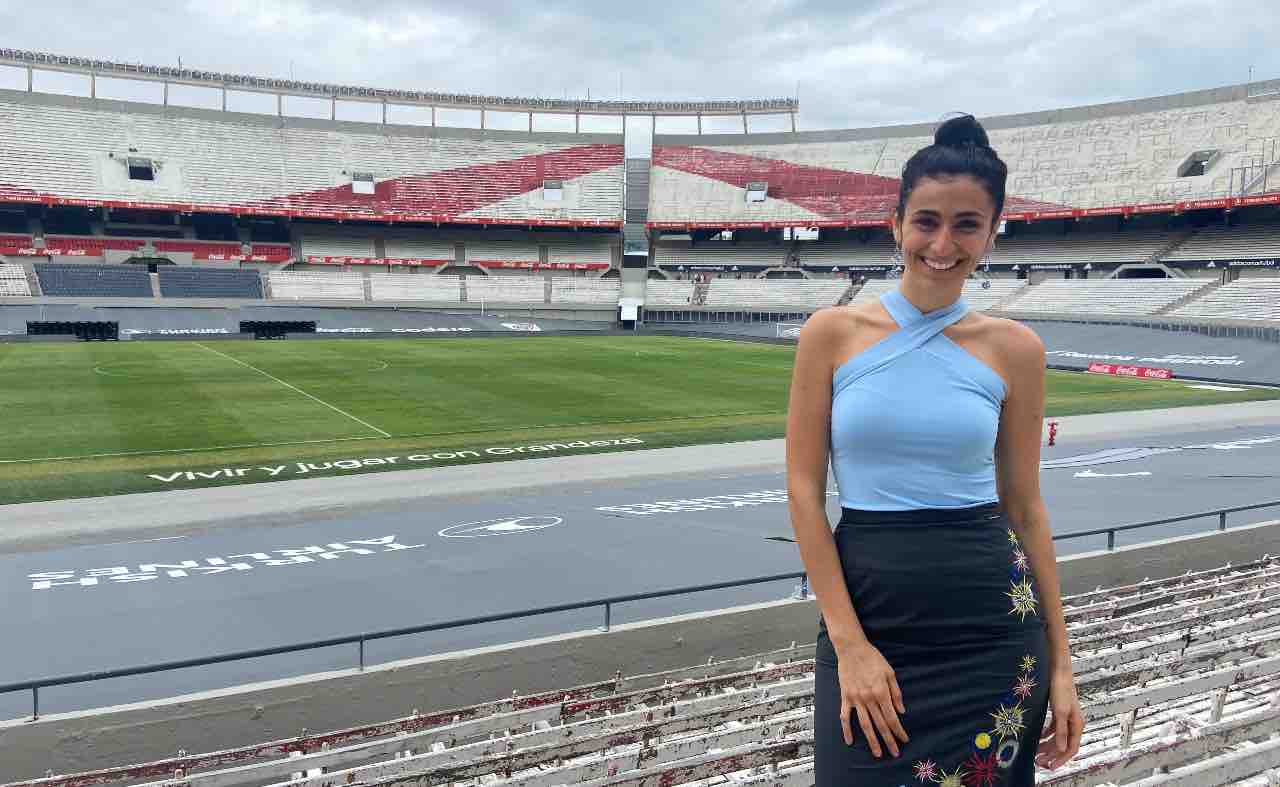 Sabrina Uccello con Serieanews.com all'interno el Monumental del River Plate