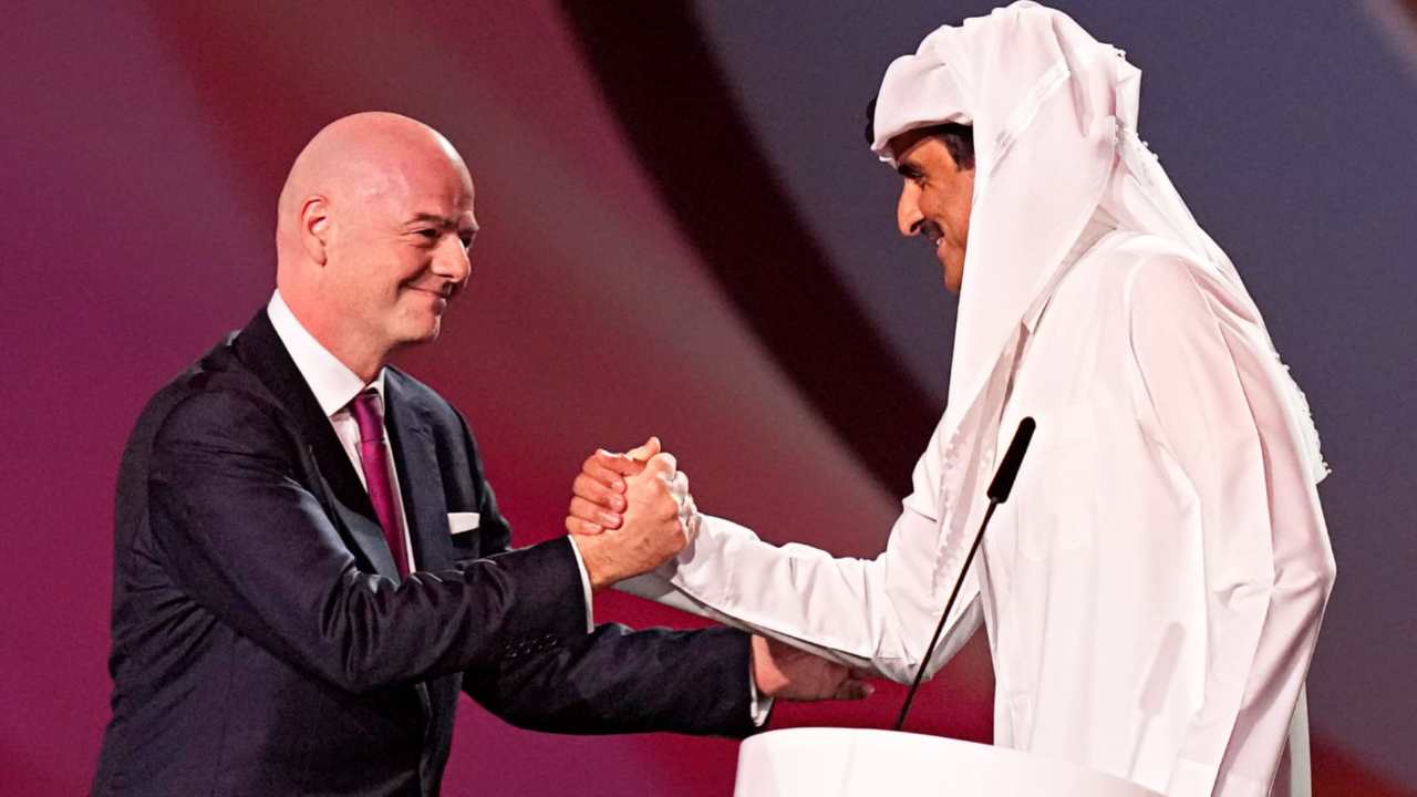 Infantino stringe la mano e sorride Mondiali 