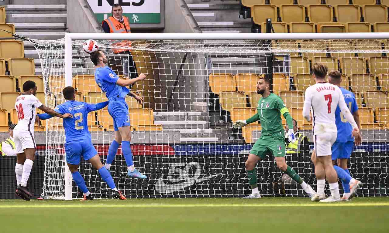 L'Inghilterra cerca di segnare a Donnarumma