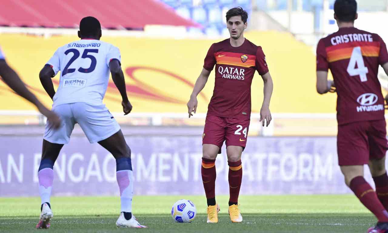 Kumbulla in campo con la Roma