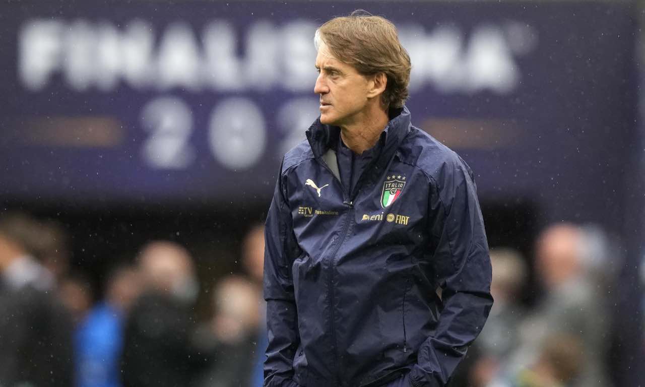 Mancini mentre la Nazionale si allena a Wembley