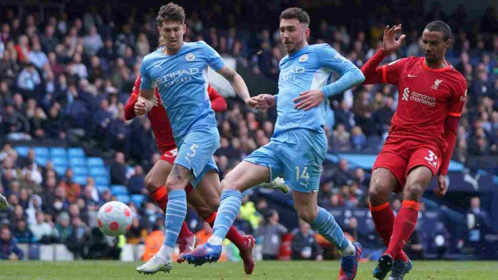 Laporte in azione con la maglia del City