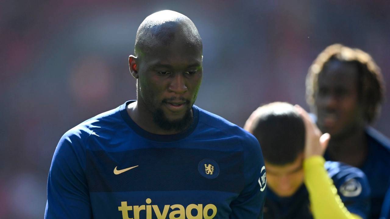 Lukaku guarda in basso Chelsea