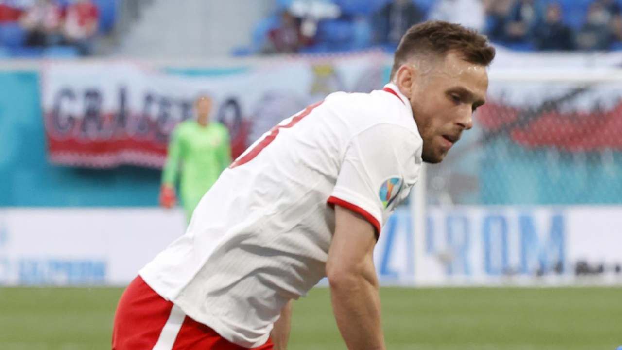 Maciej Rybus corre Polonia