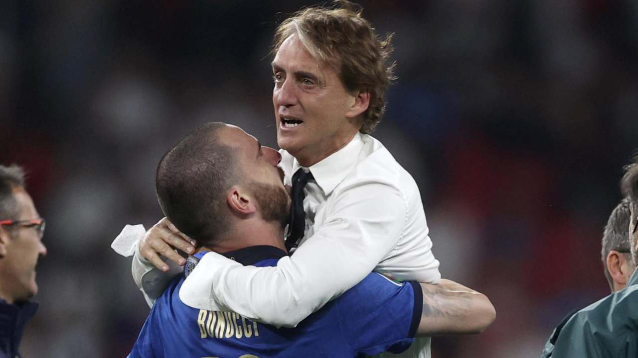 Mancini abbraccia Bonucci