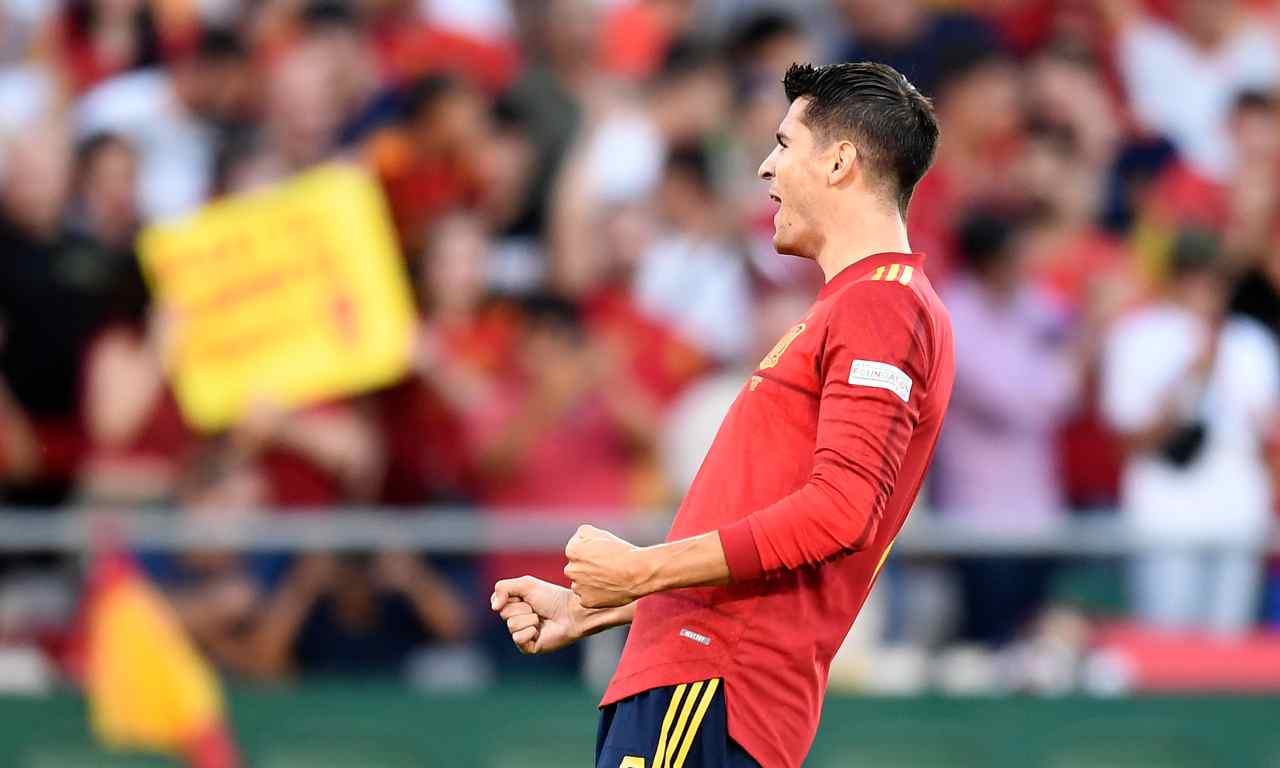 Alvaro Morata esulta con la maglia della Spagna