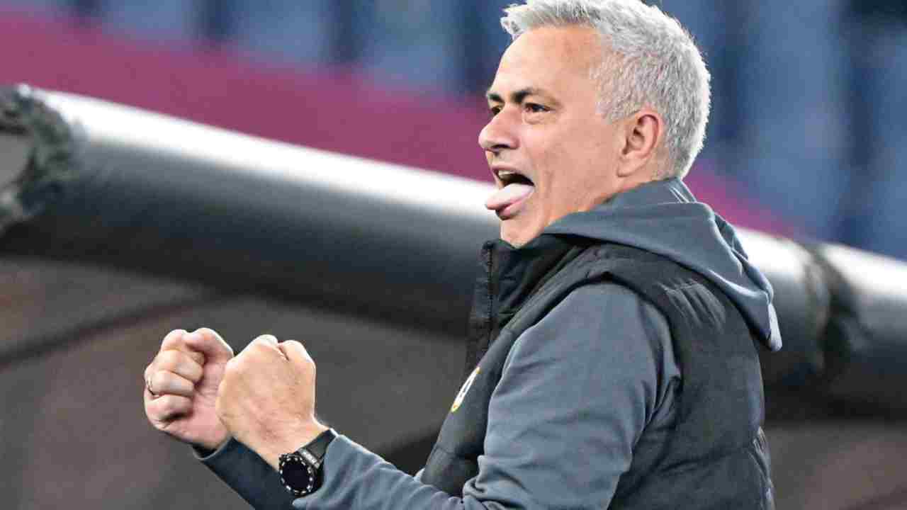 Mourinho festeggia in panchina