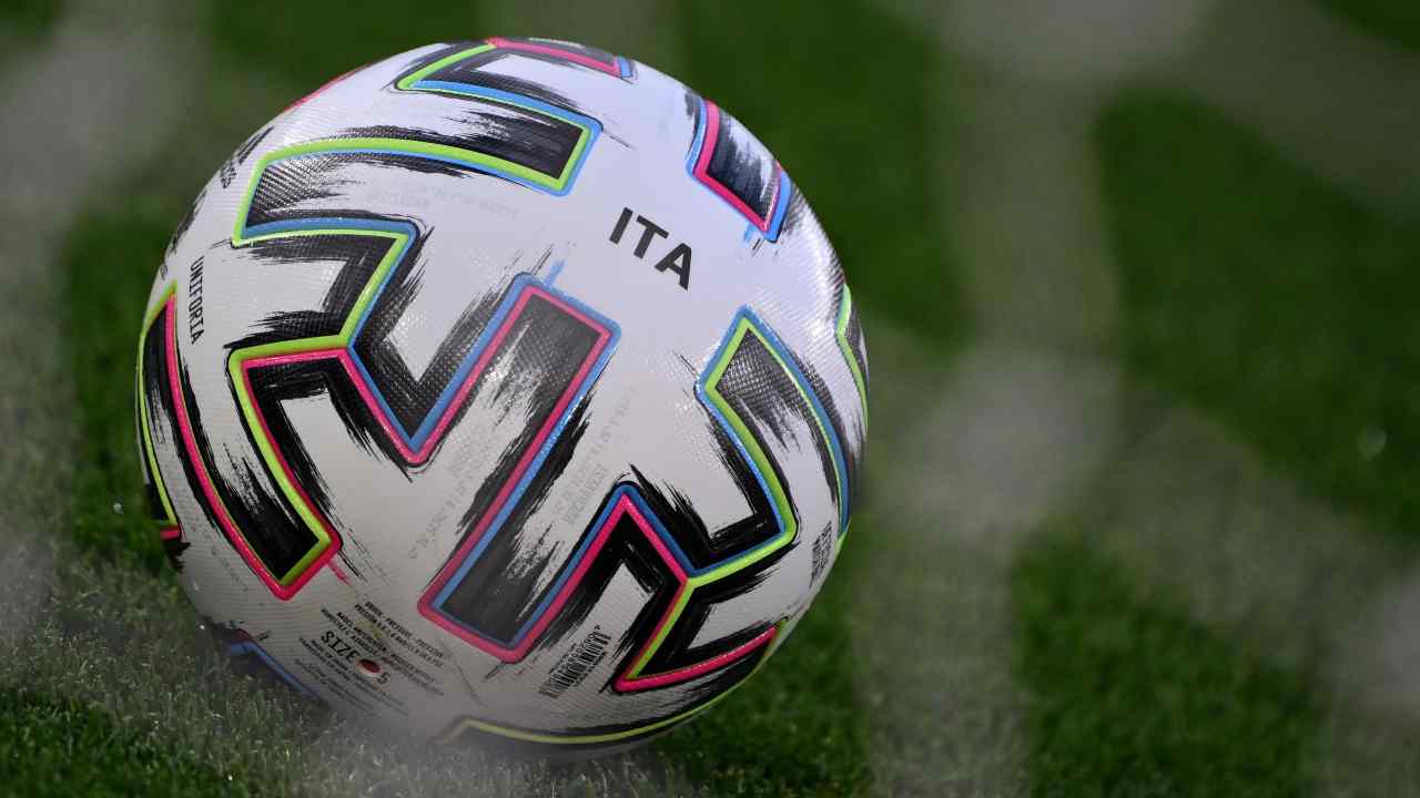 Pallone Italia sul campo di gioco