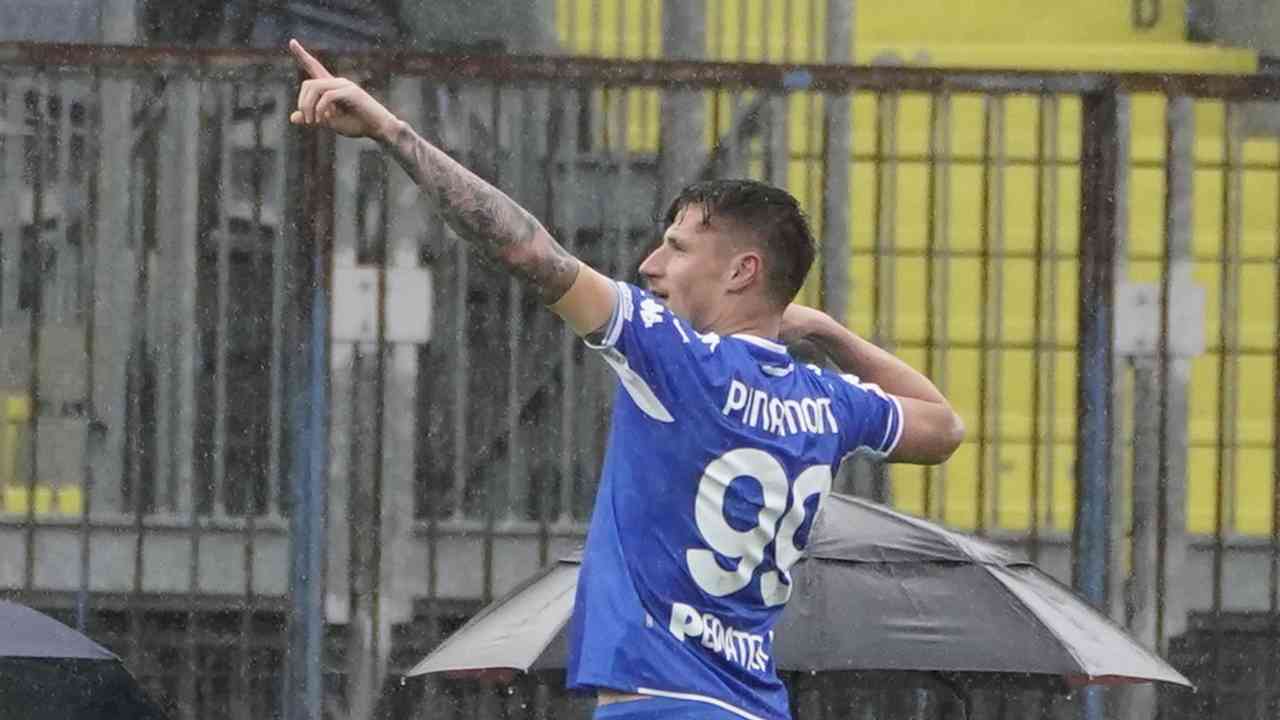 Pinamonti esulta dopo il gol Empoli